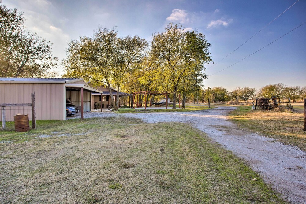 Gainesville Vacations - Charming Gainesville Retreat: Barn, Horses Welcome - Property Image 1