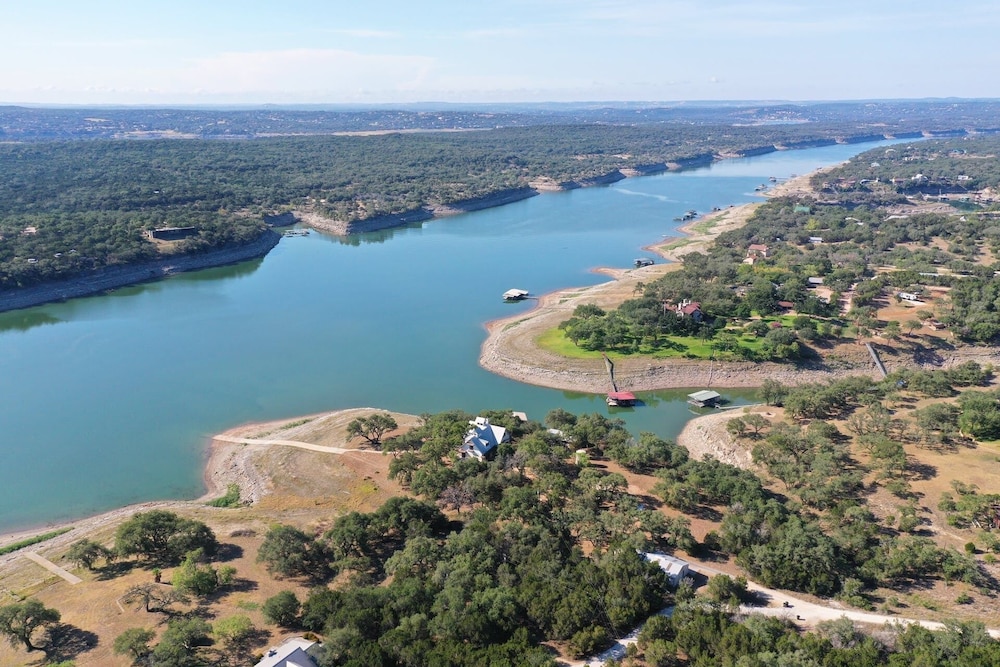 Luxury Lakefront Escape on Lake Travis