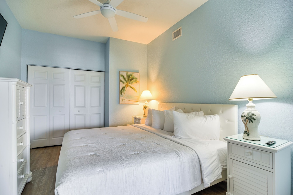 Treasure Island Condo: Gulf-view Balcony