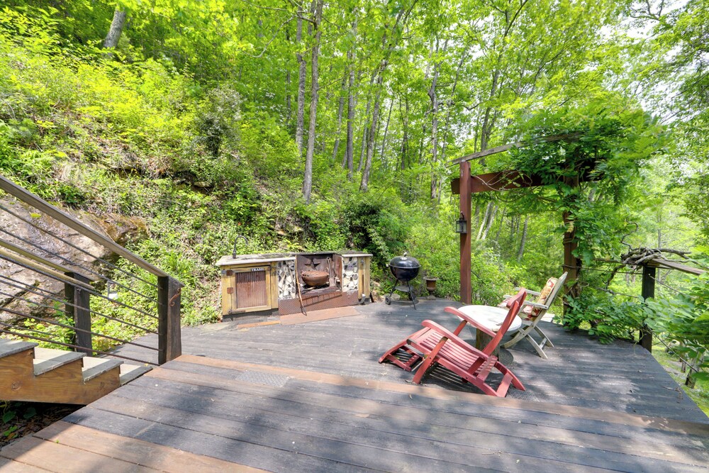 Waterfall Views - 'blue Ghost' Cabin in Cullowhee!