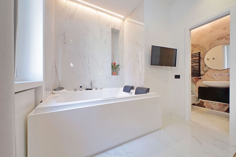 TR Campo de Fiori Retreat w Sauna and Hot Tub
