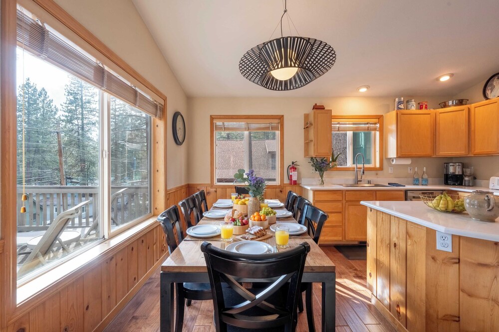 Stylish Truckee Retreat Deck, Near Lake & Skiing Moraine by Avantstay