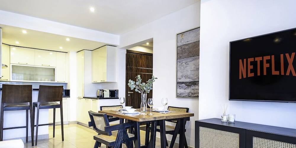 LUX The Bonnington JLT Suite 2