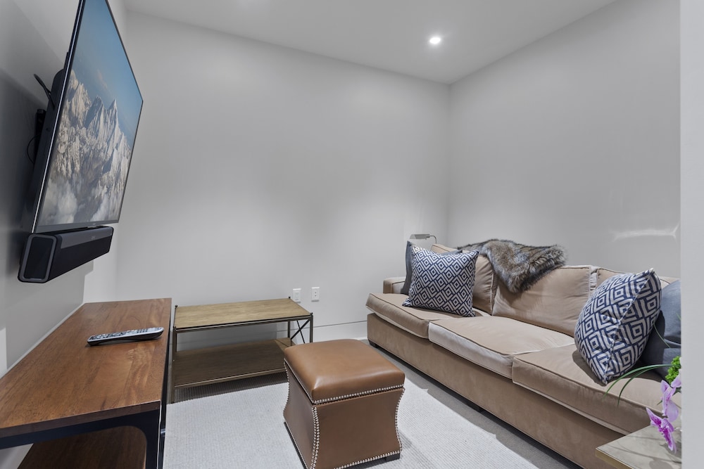 One Empire Pass Lodge at Deer Valley Resort - Three Bedroom Residence #504 3 Condo