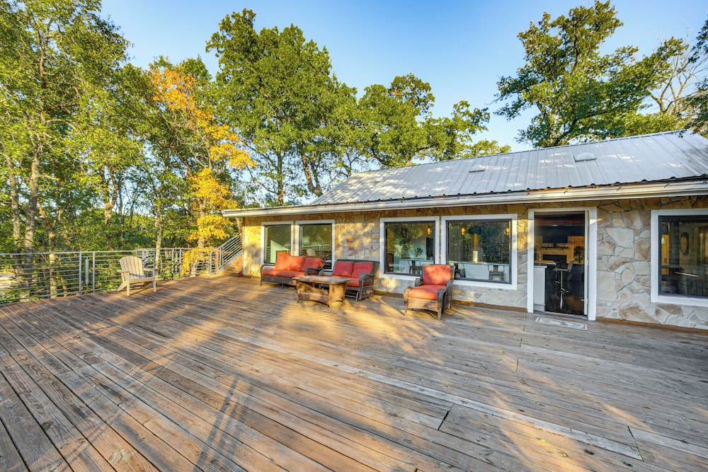 Game Room, Trails! 30-acre Lakefront Streetman Gem