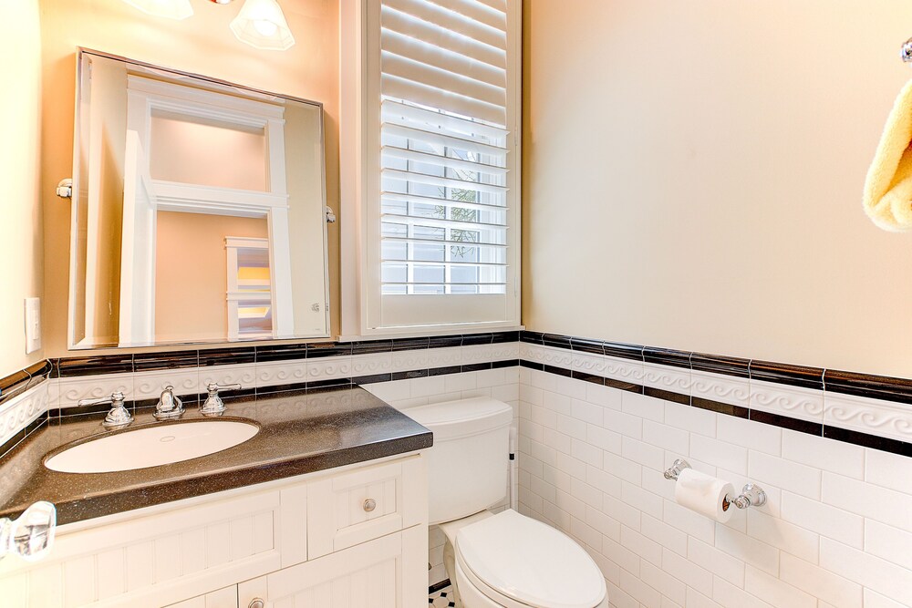 Ultimate Island Getaway - Monthly Beach Rental 4 Bedroom Home by RedAwning - Image 4