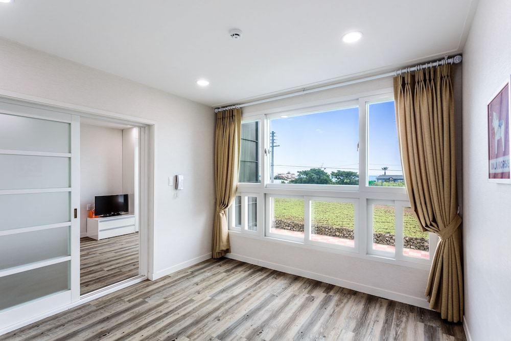 Amantov Pension, Seogwipo - 10