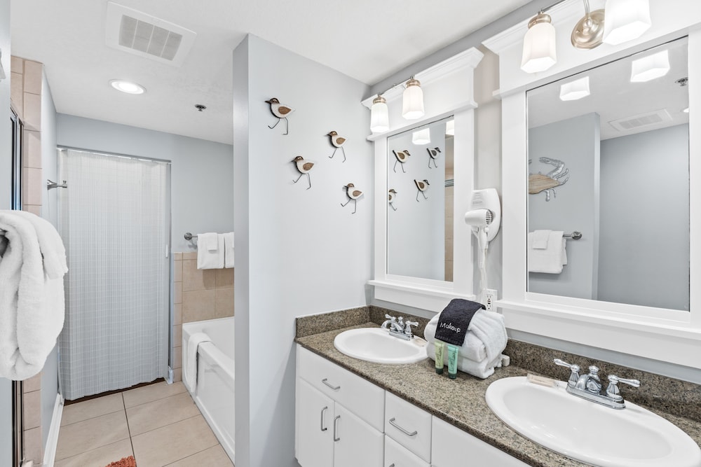 Grand Panama Beach Resort by Book That Condo