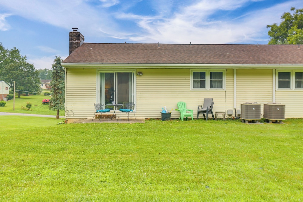 Family Retreat Near Hersheypark w/ Horse Farm View