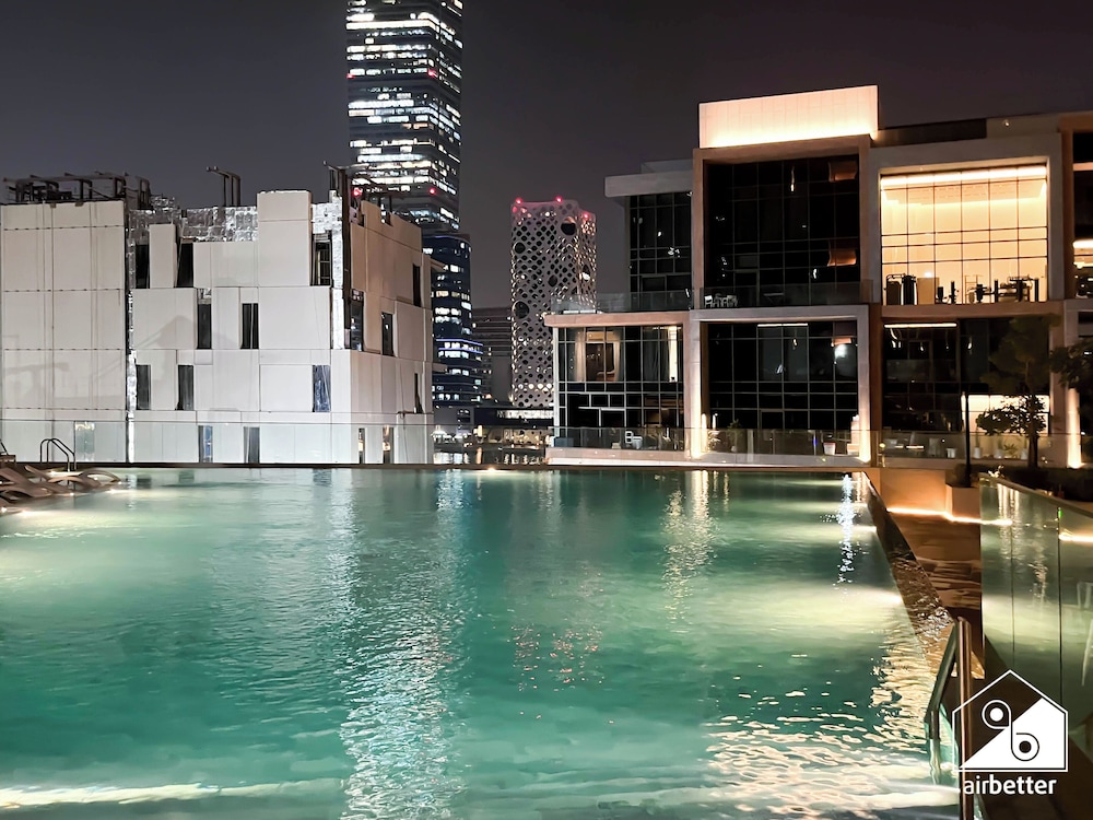 Luxurious 3BR Canal View Apartment Pool + Gym