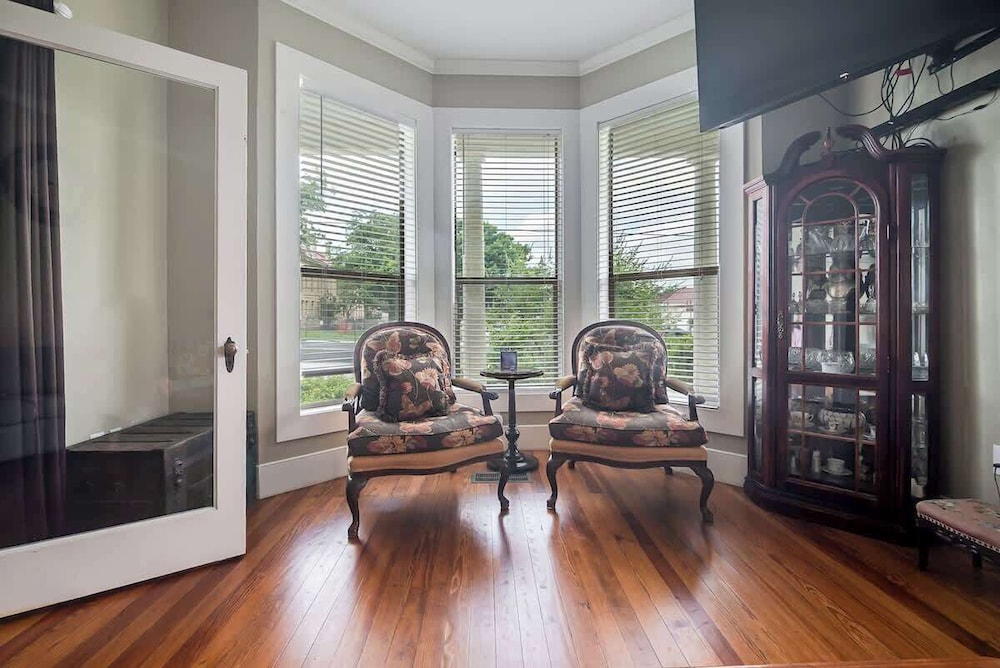 Prime Location-walk to Food, Bars and Wineries!