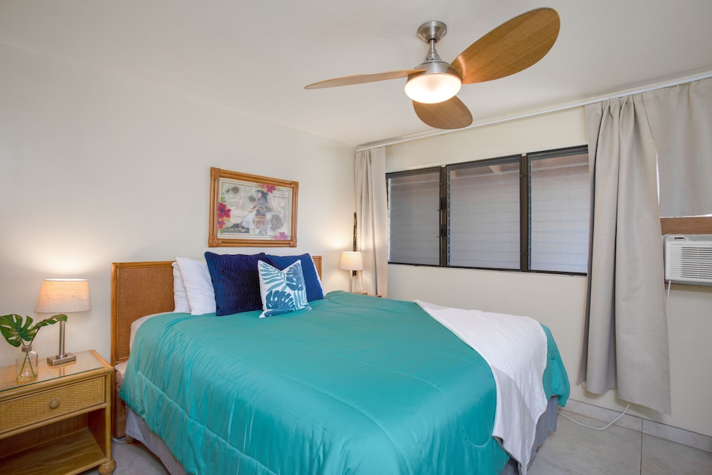 Waiohuli Beach Hale Ocean View Condos with Parking