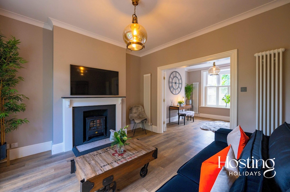 The Victoria - Central Luxury Home view 2