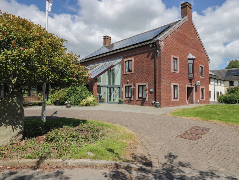 12 Eamont Park
