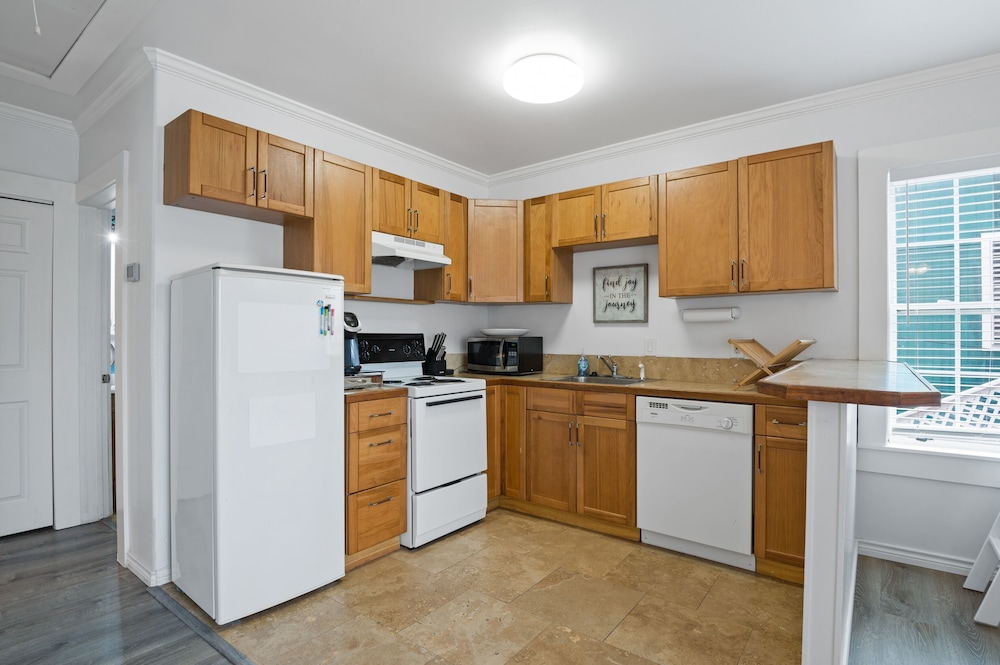 Bungalow On Ave O 1 Bedroom Home