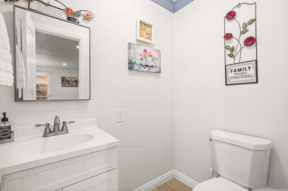 Not Affected by the Fire/spacious Retreat w/ Large Kitchen & Outdoor Patio