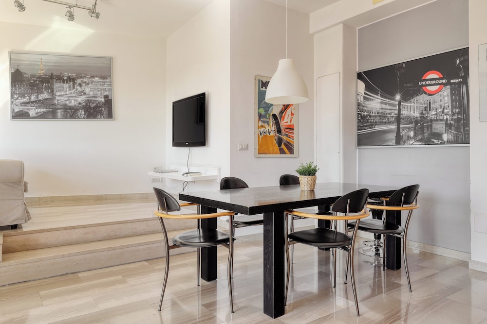 Stylish 2BR flat next to Navigli