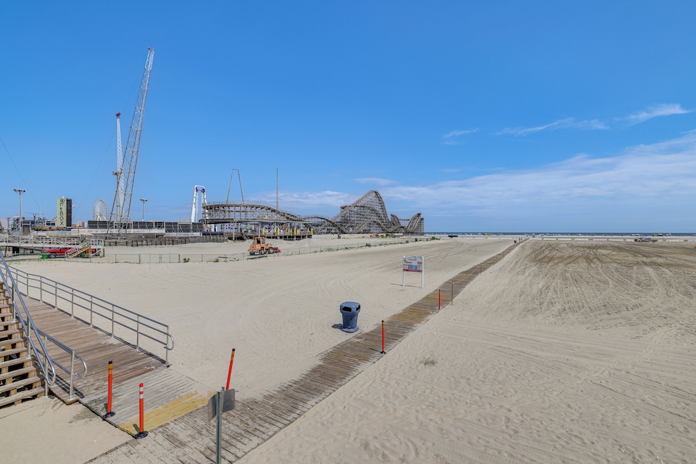 Walk to Beach & Explore Boardwalk: Wildwood Escape