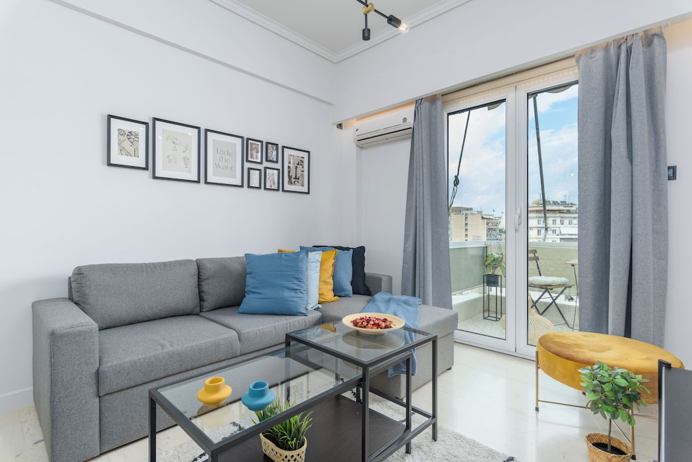 Zeus 2-Bedroom Apt with Acropolis View