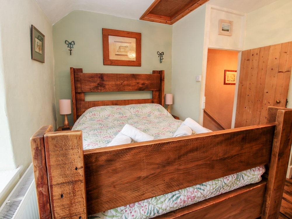 Castle Cottage view 4