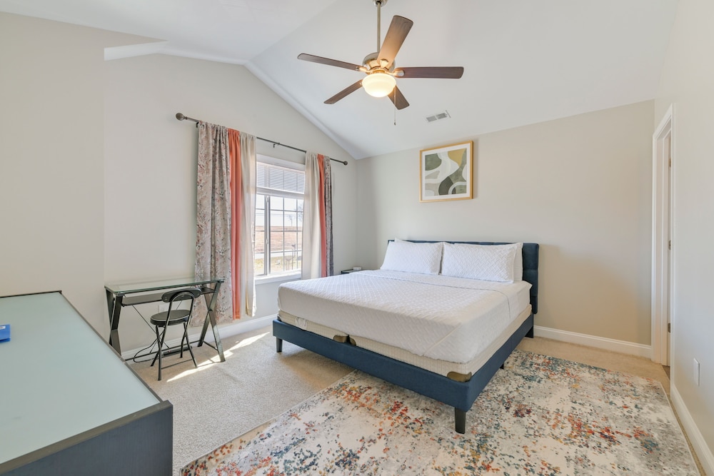 6 Mi to PNC Music Pavilion: Concord Townhome