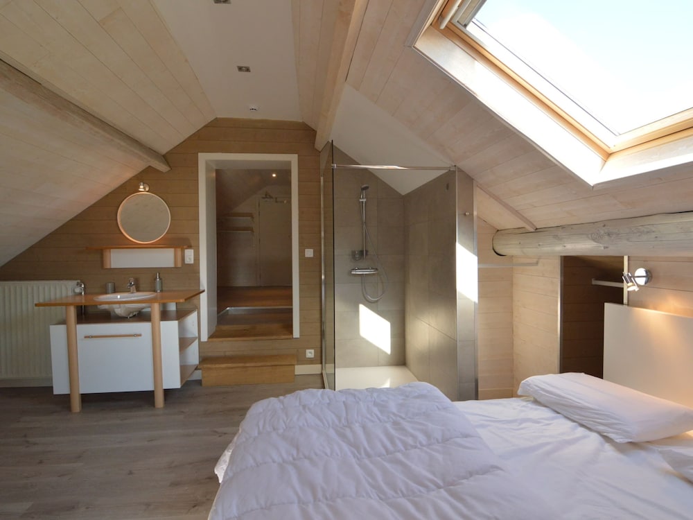 Large Holiday Home in Waimes With a Garden