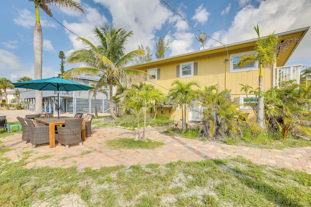 Steps to Shore: Sunny Fort Myers Beach Escape!