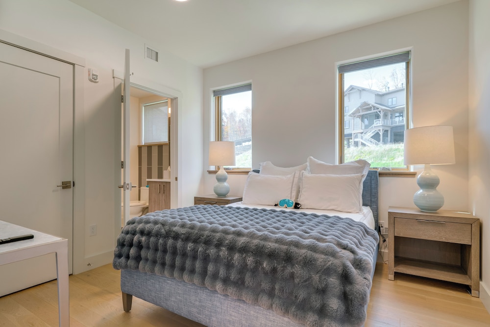 Ski-in/out Okemo Mountain Resort Condo w/ Balcony