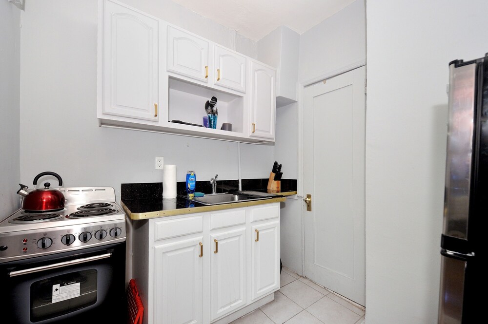 Spacious Upper East Side Studio