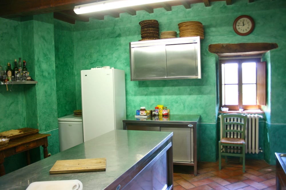 Wonderful private villa for 16 people with WIFI, private pool, TV and parking