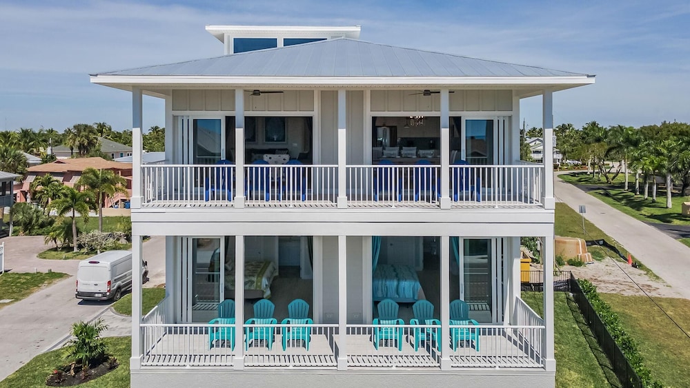 Captain's Quarters