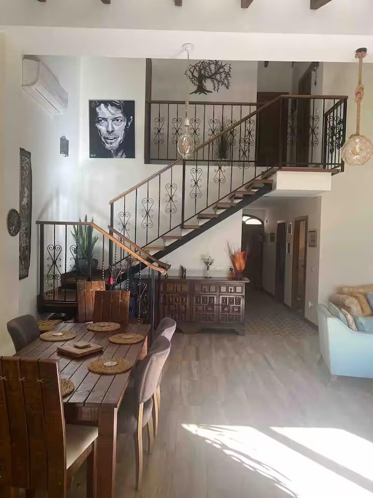 House -sleeps6, Pet Friendly, Garden, Fireplace