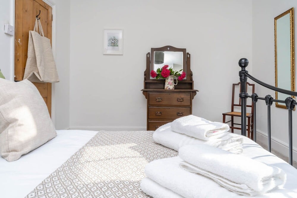 Host Stay Centurion House