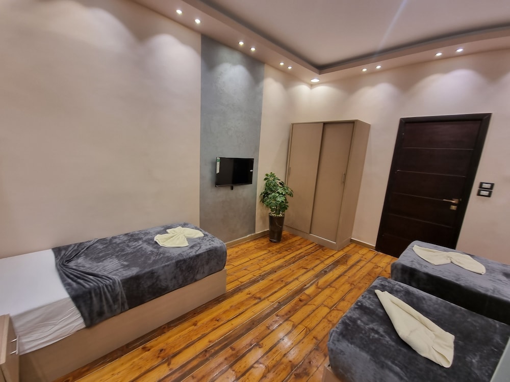 Cairo plaza 2 hotel