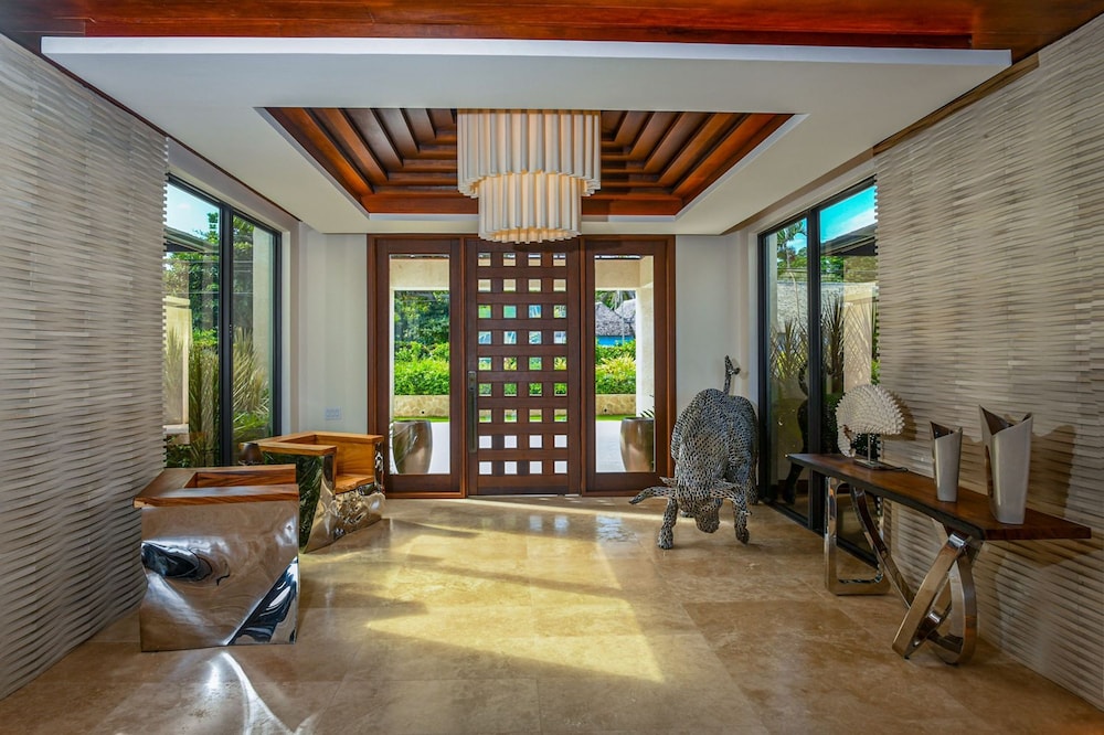 Oceans 8 Villa 6BR
