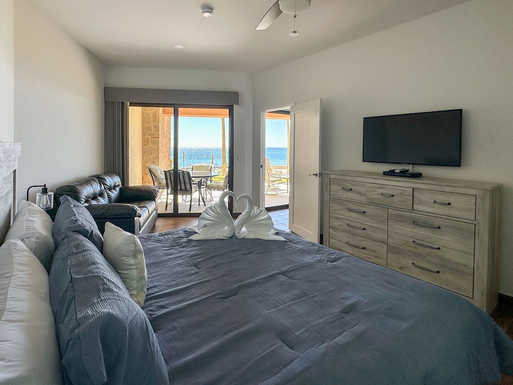 Steps to Sandy Beach Pool Renovated 2BR Condo