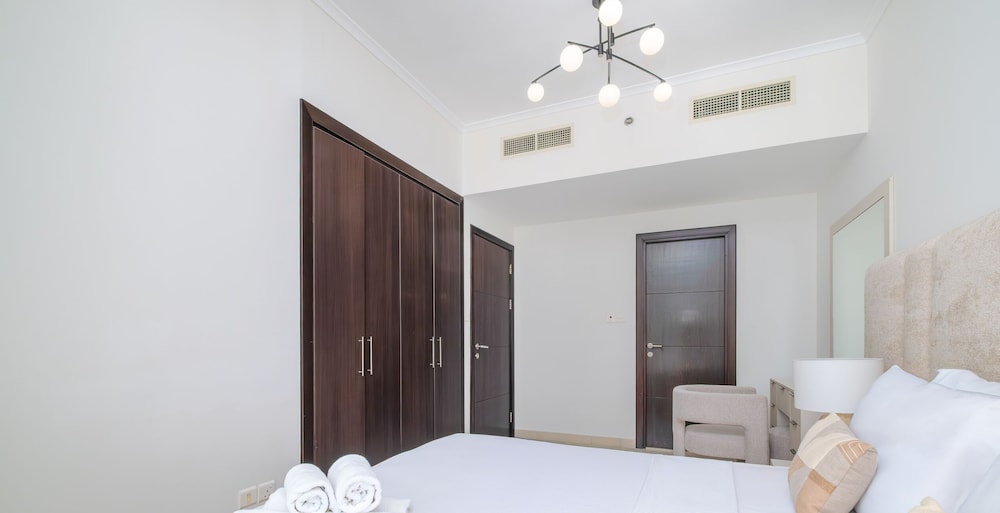 LUX The Dubai Marina View Suite 2