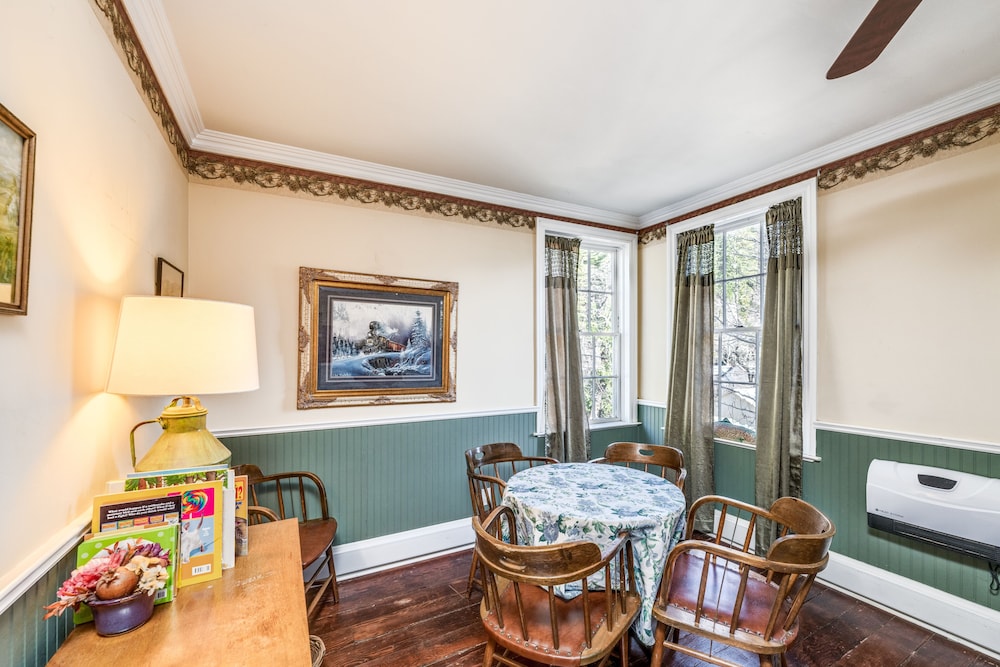 The Dutch Flat Hotel
