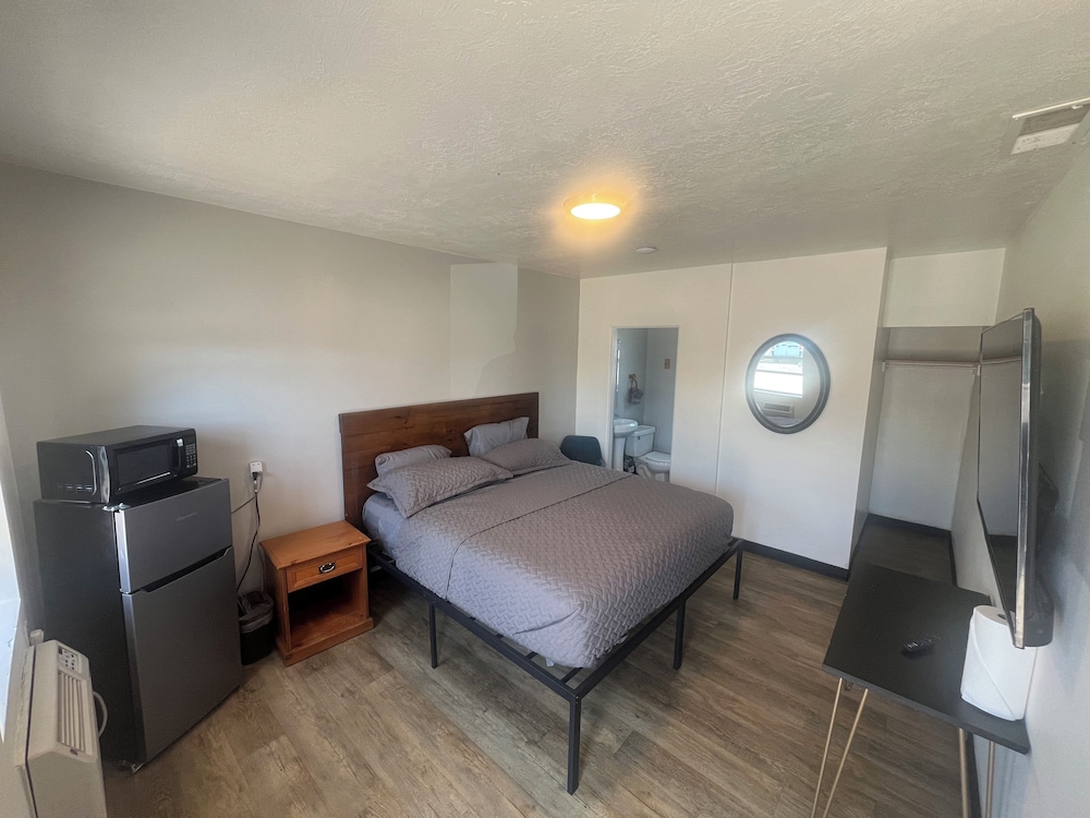 Mac's Motel