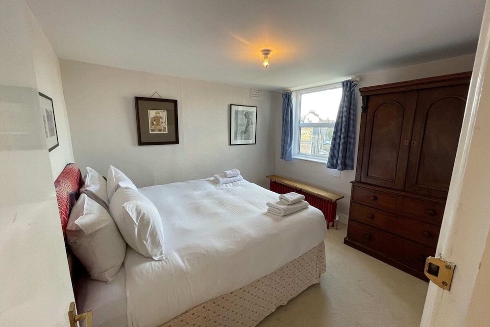 Modern & Cosy 1 Bedroom Top Floor Flat in East Dulwich