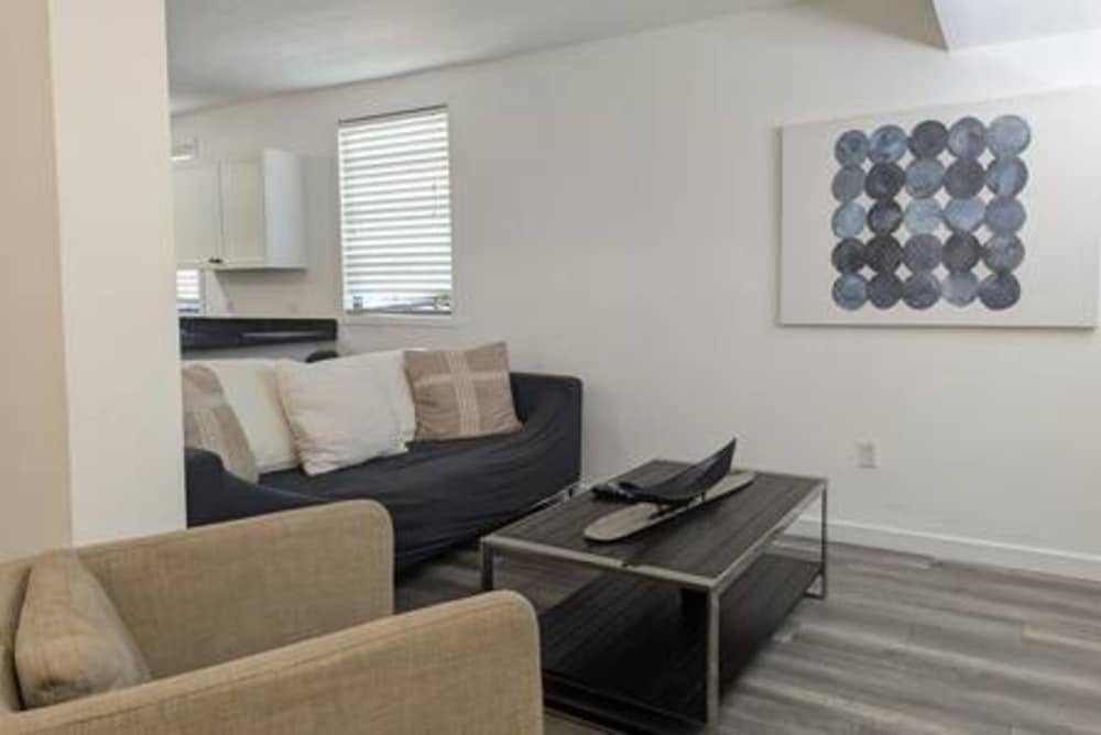 Pool Parking 2 Bedroom Retreat Sleeps 5