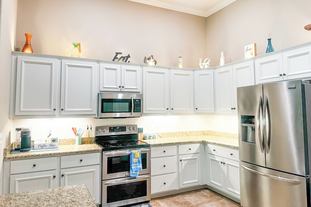 Spacious 5BR w/ Patio & W/D Near Beach