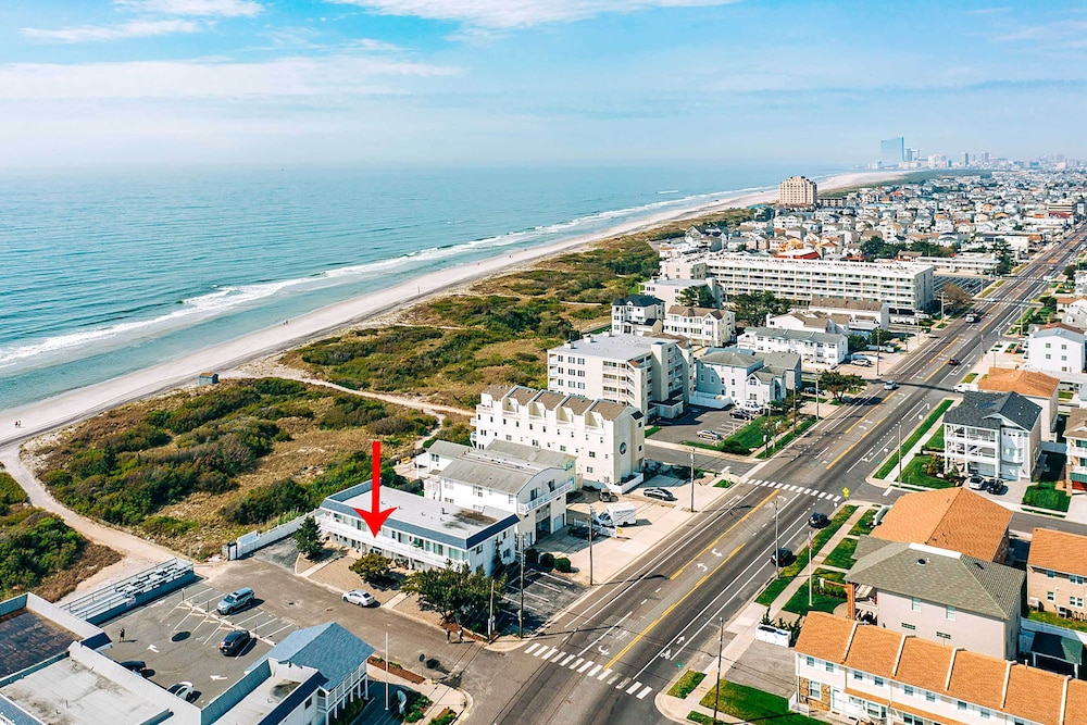 Beautiful Brigantine Condo - Walk to Beach! view 4