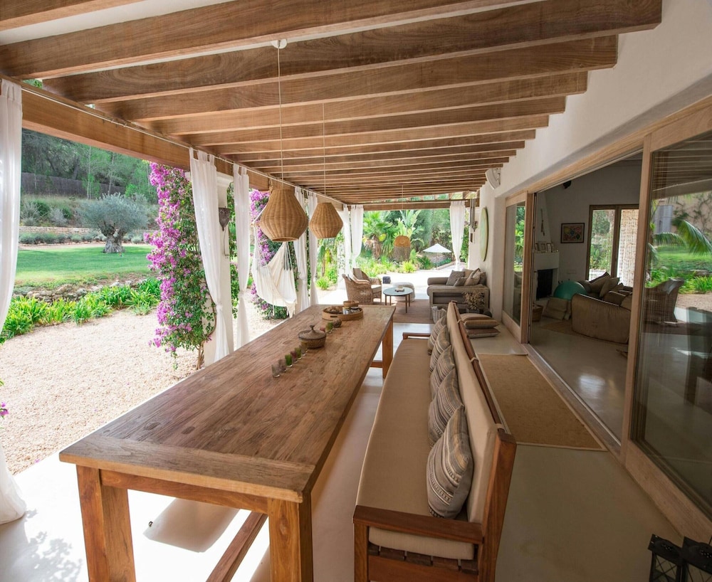 Holiday Home With Wooden-beamed Patio