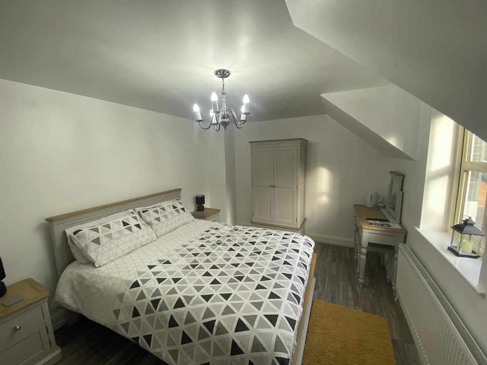 Mountain View Retreat in Rostrevor With hot Tub