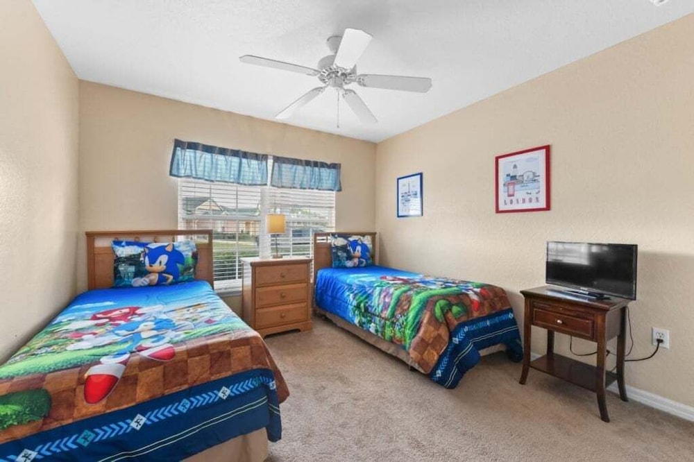Reserve Retreat - Gated 4br With Pool Near Disney 4 Bedroom Villa