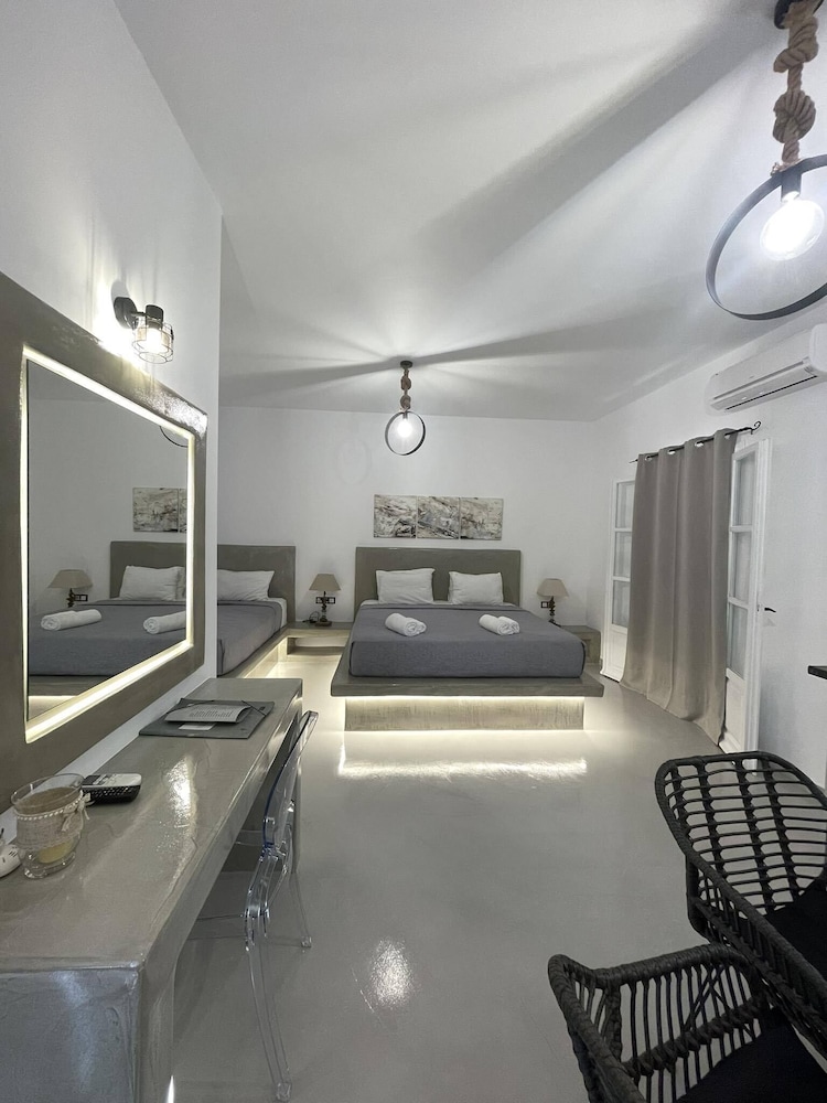 Zoumis Residence
