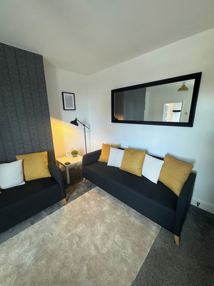 Simonside Apartment - Sleeps 6 -parking