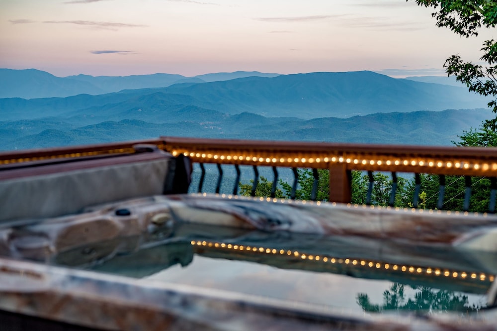 Unparalleled Views Deck w Hottub Game Room Pool Table Panorama by Avantstay