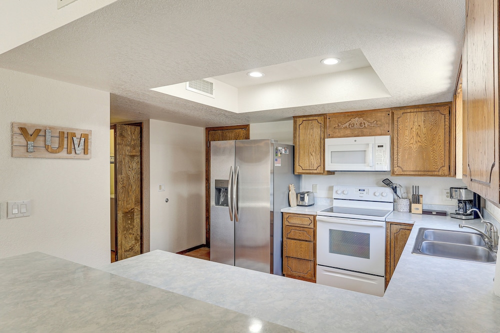 Swim, Grill & Chill: Lake Havasu City Getaway